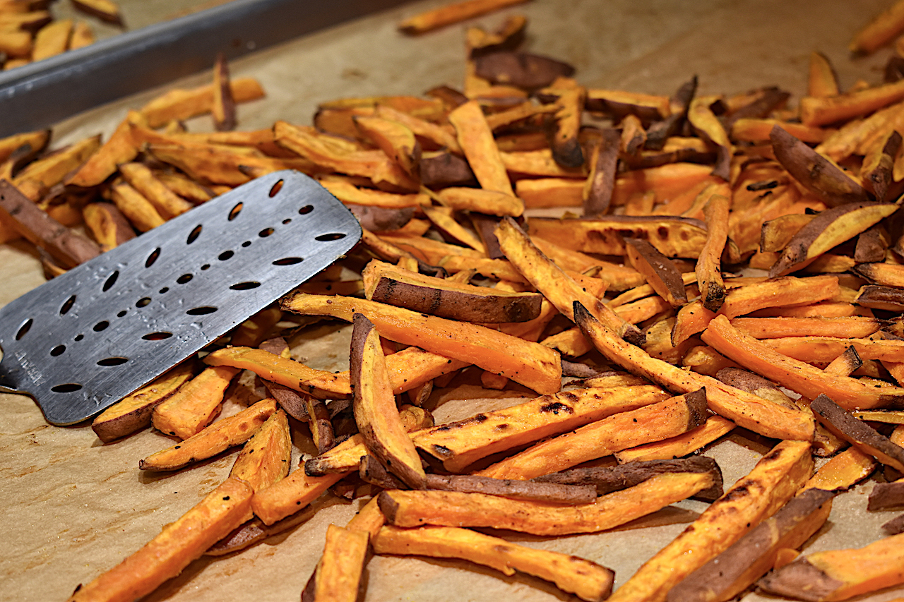 Crispy Baked Sweet Potato Fries – The Comfort of Cooking